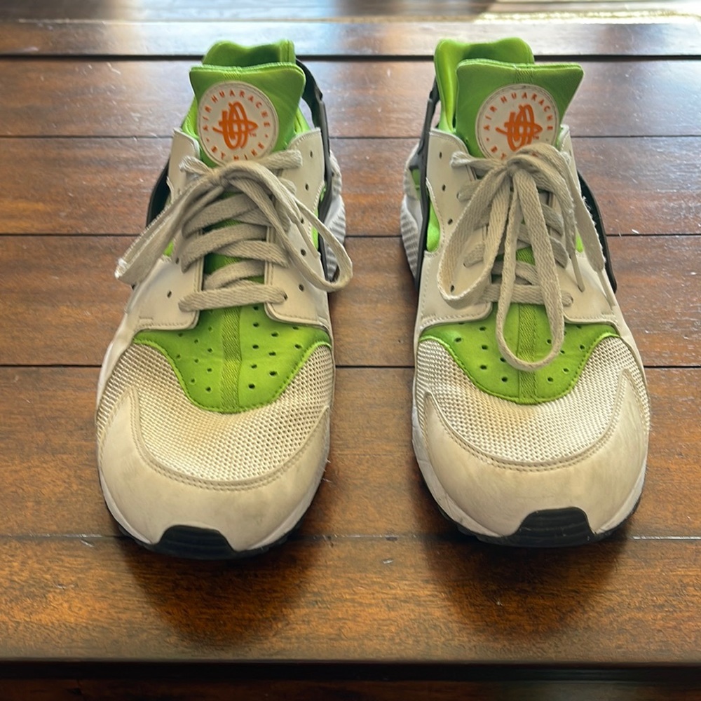 Nike air huarache size 14 used.